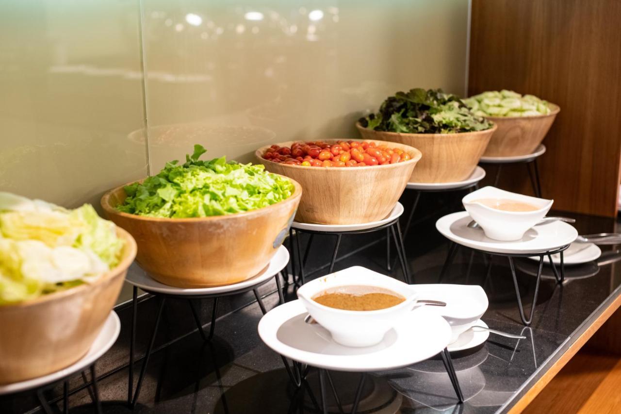 S Ratchada Leisure Hotel - SHA PLUS Bangkok Exterior foto A salad bar