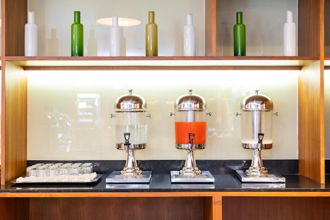 S Ratchada Leisure Hotel - SHA PLUS Bangkok Exterior foto Juice dispensers